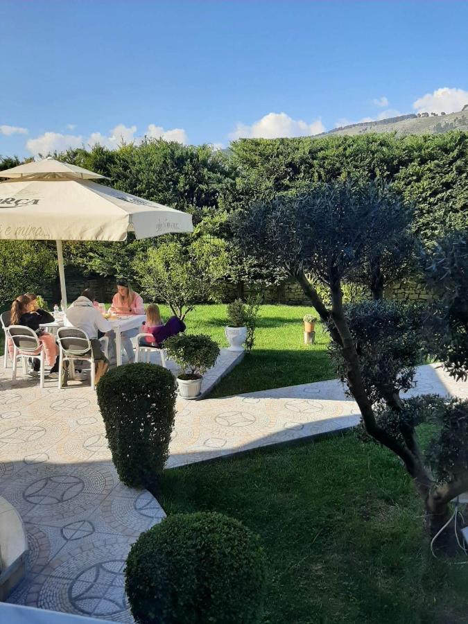 Hotel Vila Arbri 베라트 외부 사진