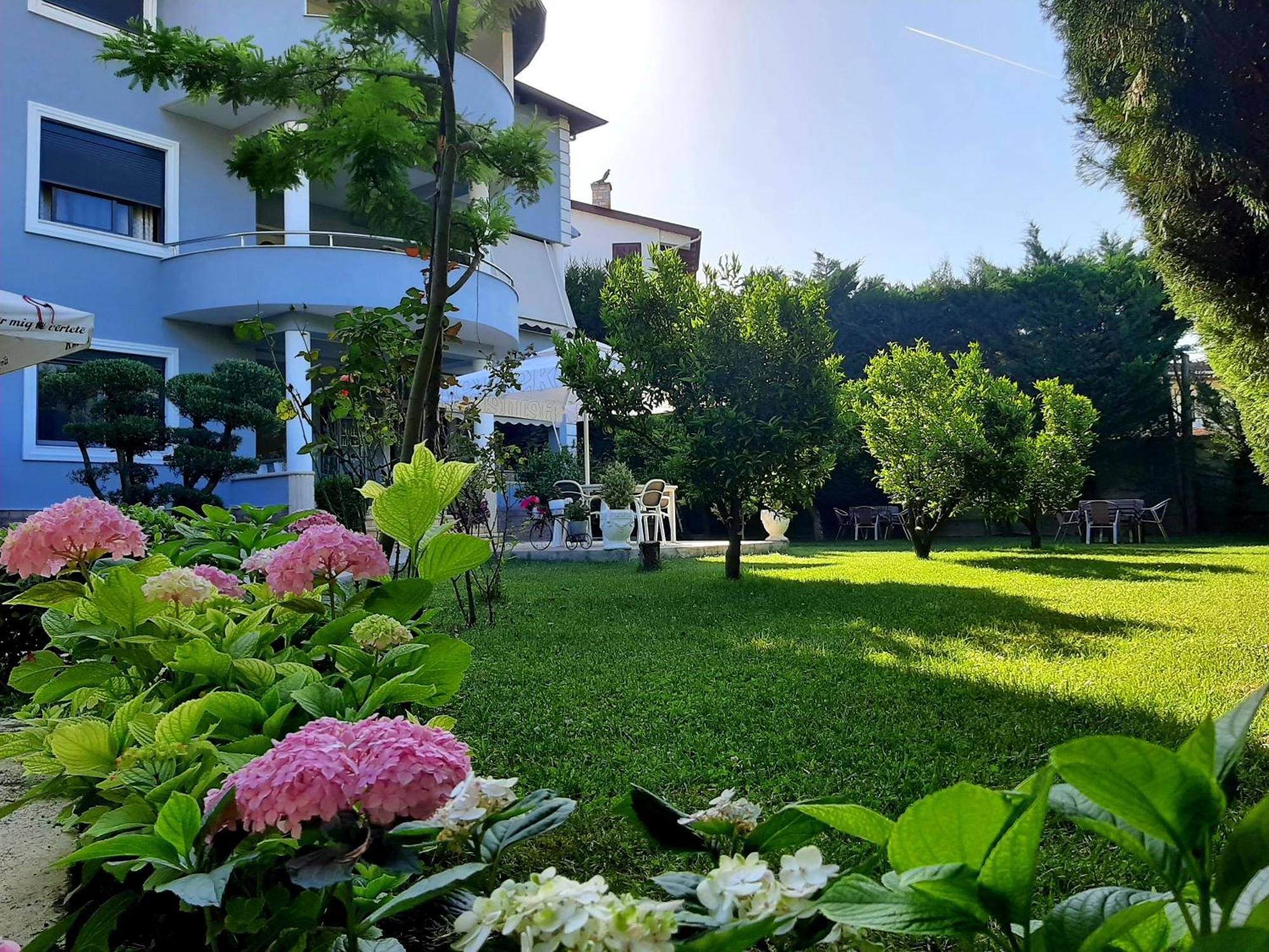 Hotel Vila Arbri 베라트 외부 사진