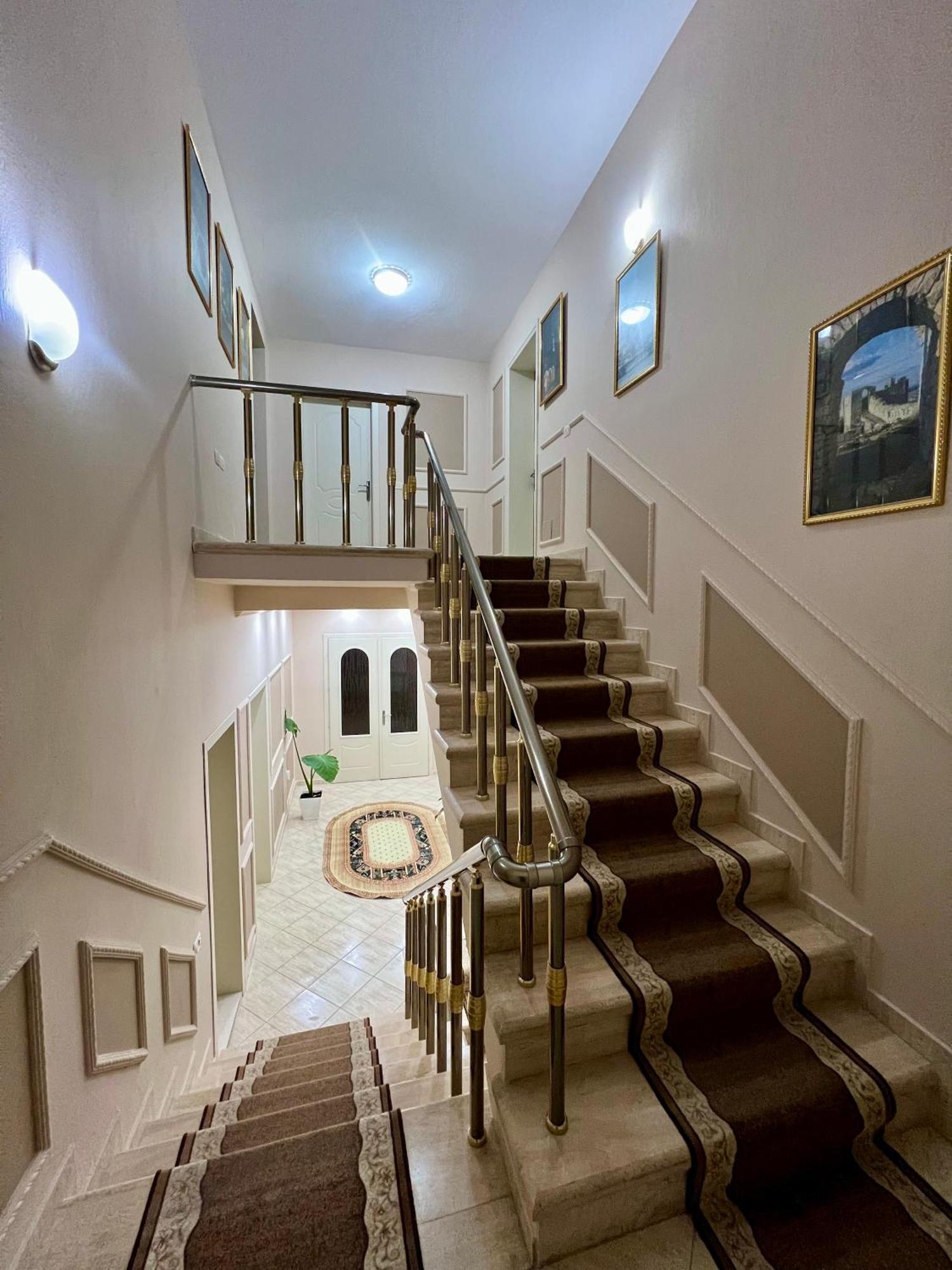 Hotel Vila Arbri 베라트 외부 사진