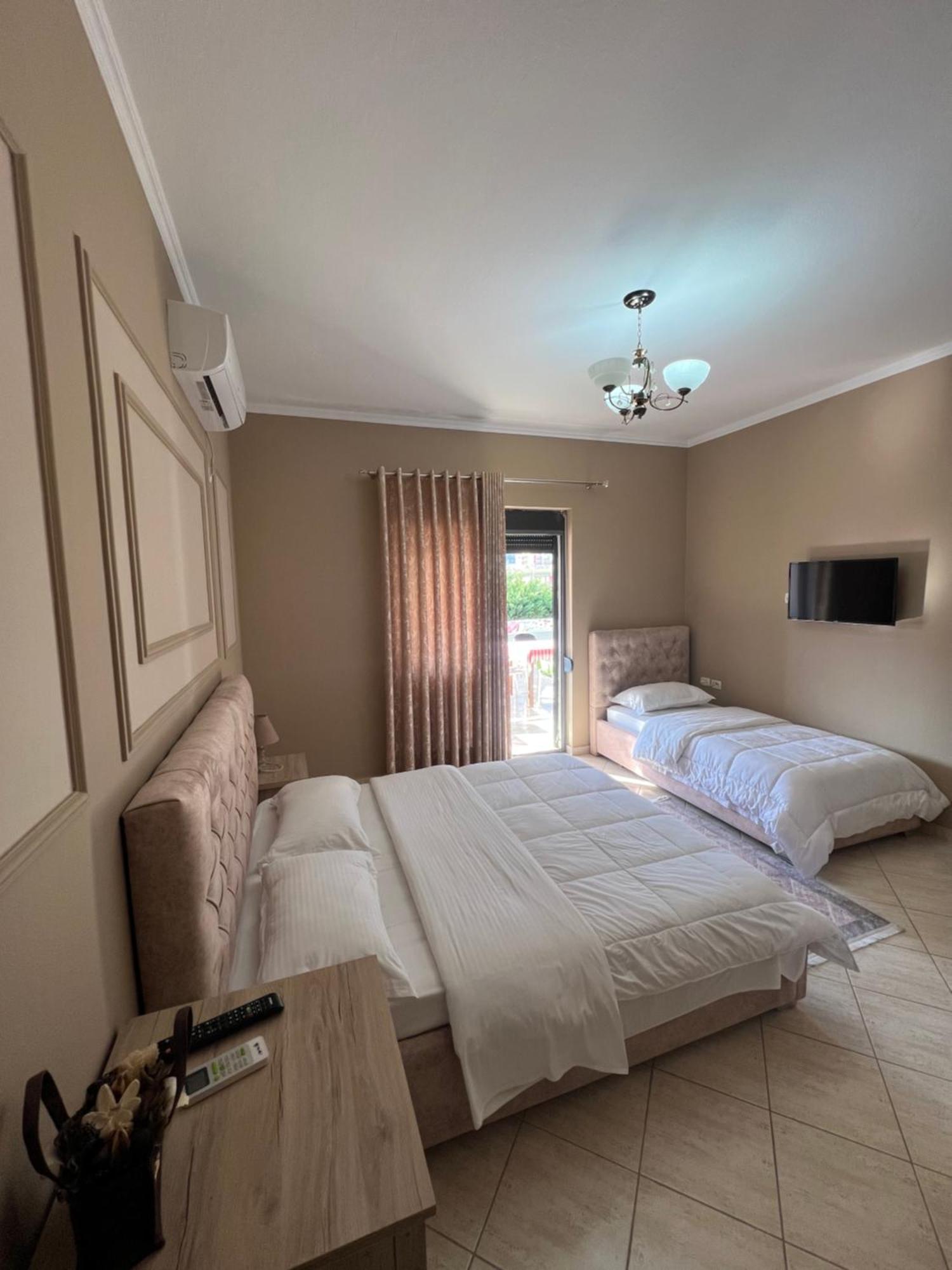 Hotel Vila Arbri 베라트 외부 사진
